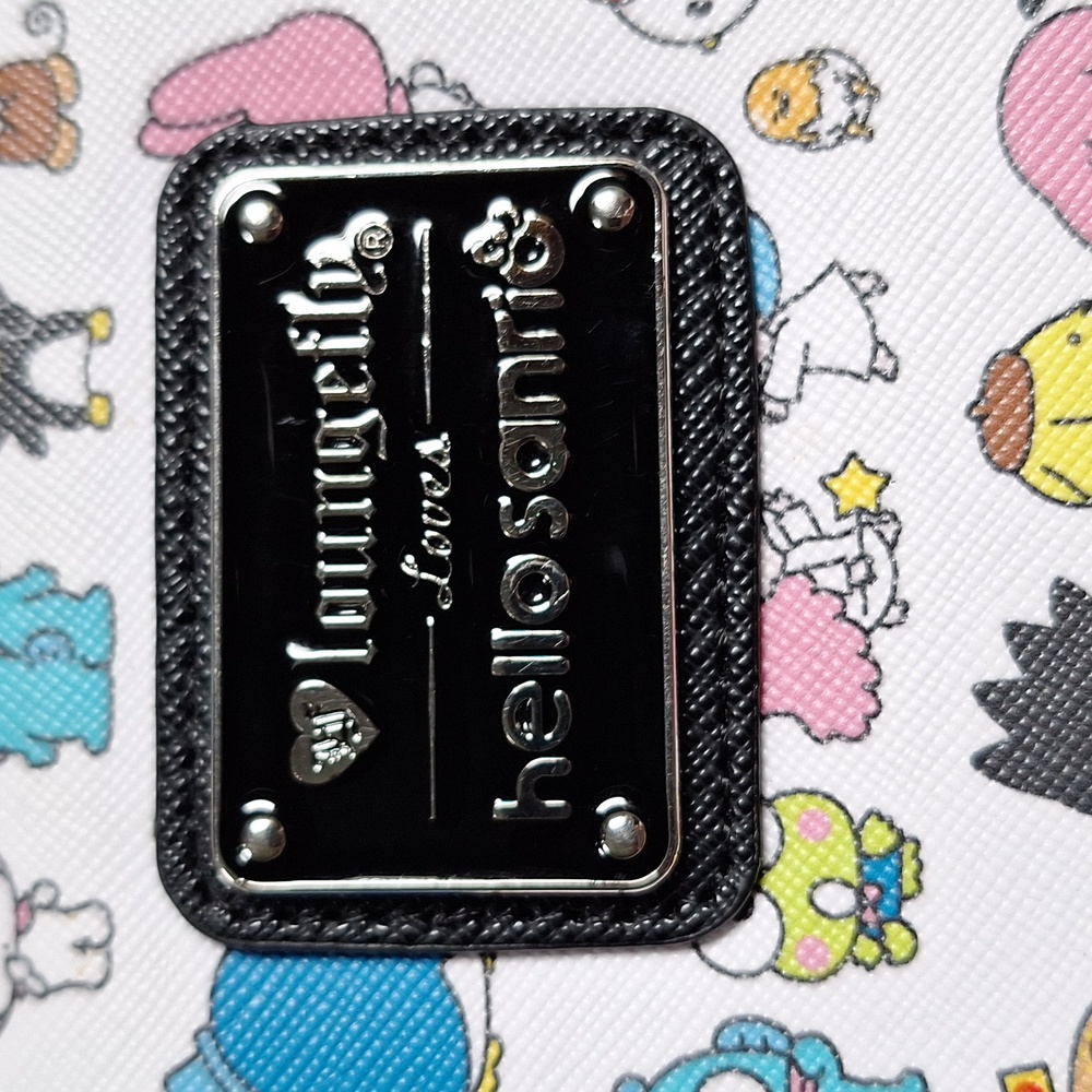 Loungefly/Hello Sanrio Hello Kitty And Friends Lg Wallet NWOT - Picture 2 of 5